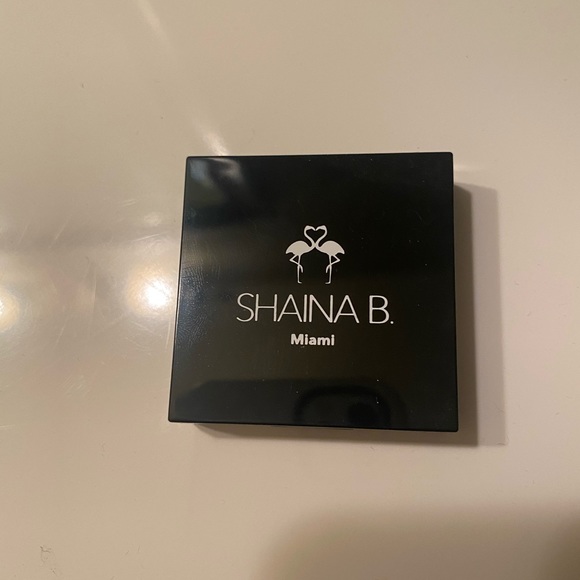 B. FUEGO EYE SHADOW DUO - Picture 3 of 4